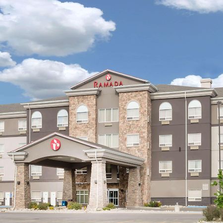 Ramada By Wyndham Olds Hotel Exterior foto